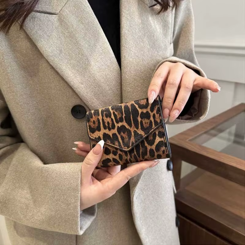 Portable élégant léopard court portefeuille en cuir PU porte-carte enveloppe pochette sac à main Sty