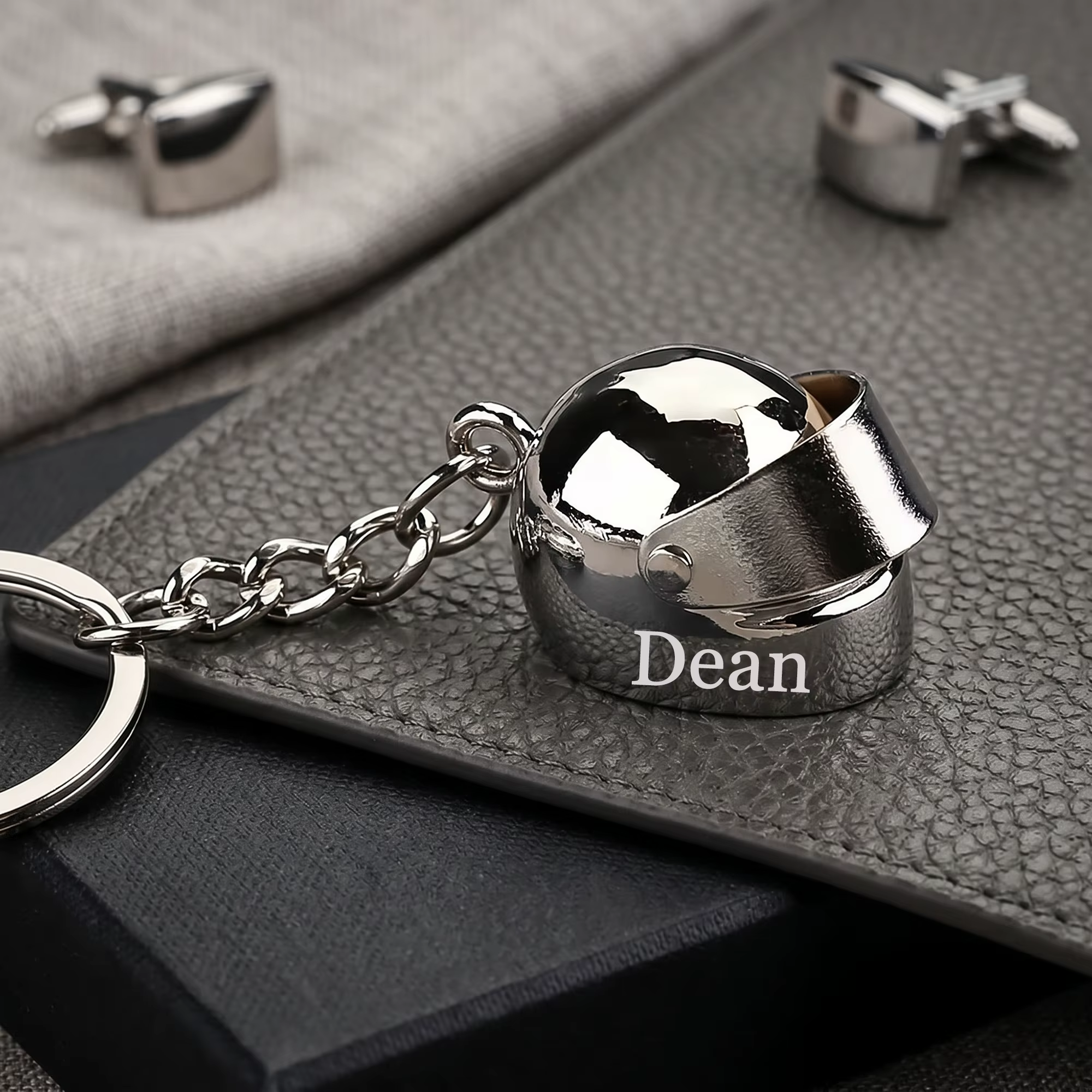 Porte-clés personnalisé gravé sur mesure en forme de mini casque de moto, pendentif pour sac à dos o