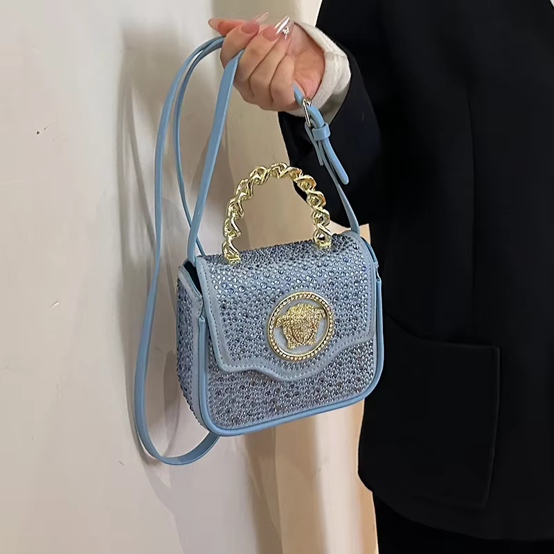 Pochette classique inspirée des créateurs, convertible en sac bandoulière, avec un style parisien et