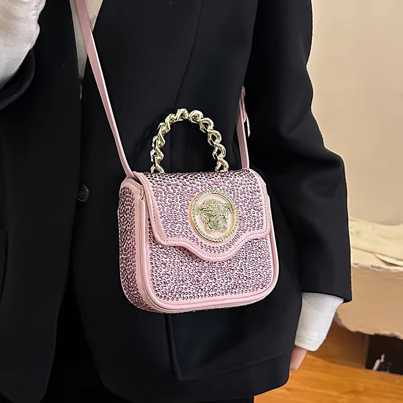 Pochette classique inspirée des créateurs, convertible en sac bandoulière, avec un style parisien et