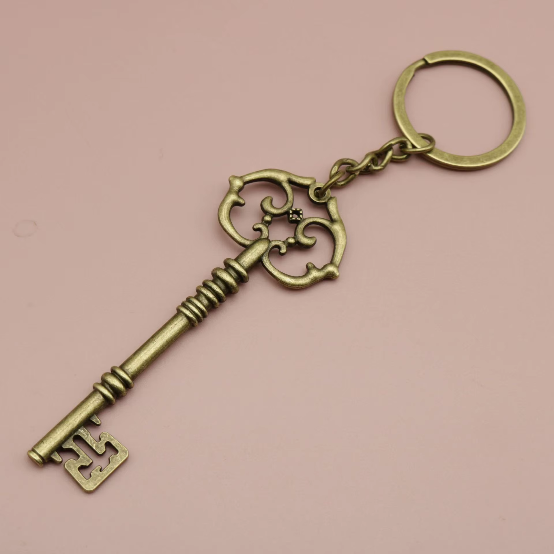 Porte-clés vintage style squelette, pendentif clé victorienne, breloque gothique Alice, cadeau de ma