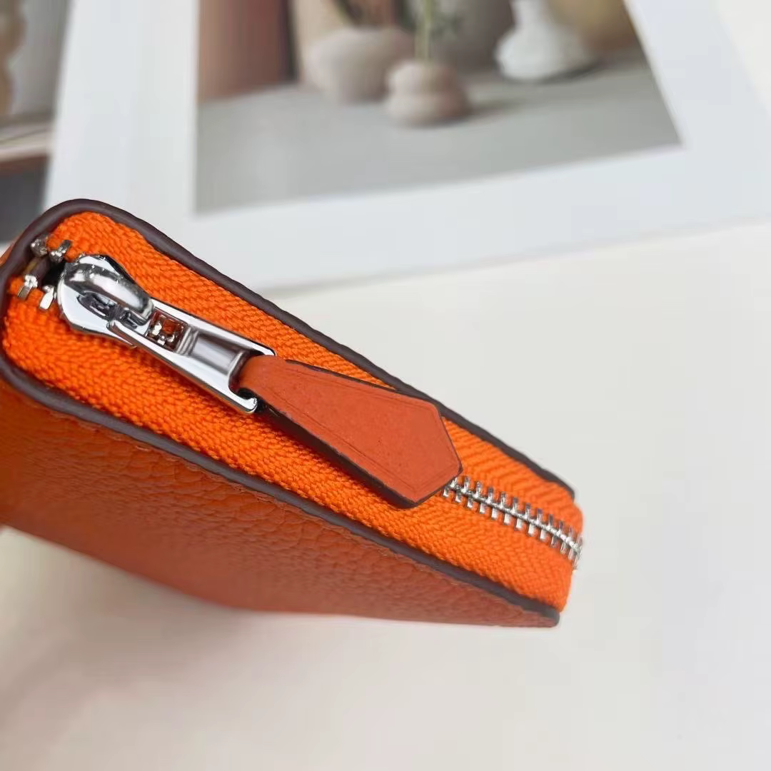 Conçu pour les porte-cartes en cuir véritable – méticuleusement fabriqué à partir de cuir Togo ou Ep