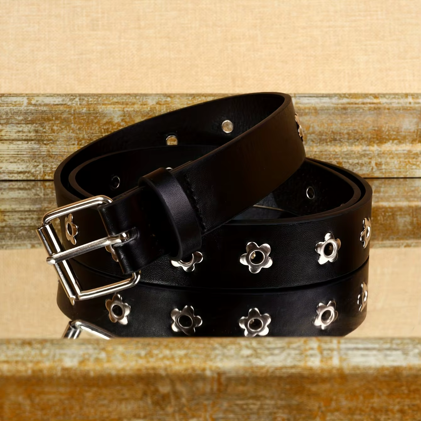 1 ceinture pour femme avec rivets floraux noirs de style Y2K, simple et polyvalente, adaptée aux sor