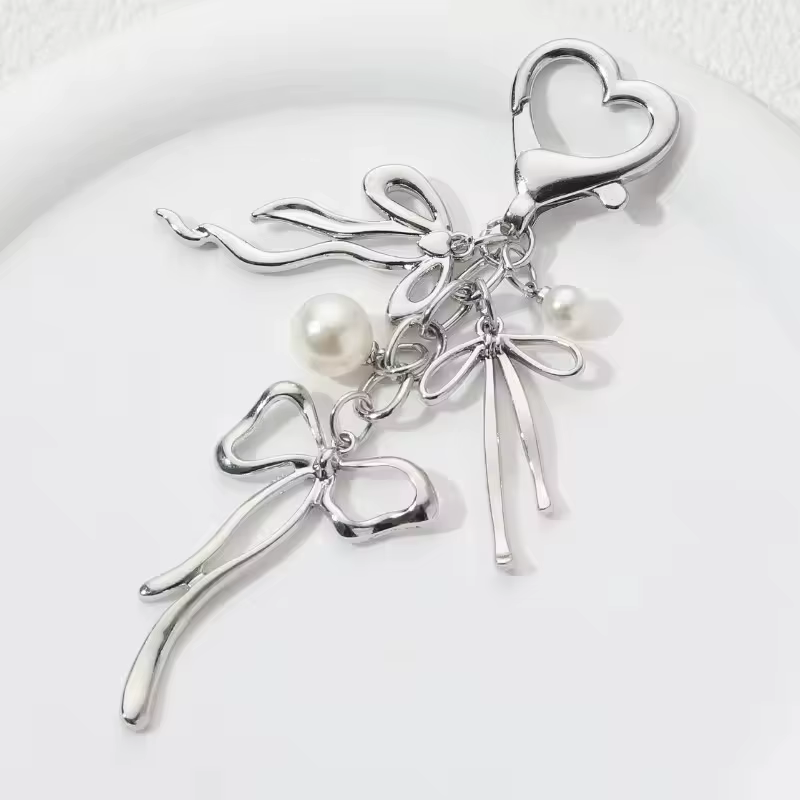 Porte-clés en émail avec nœud papillon et perles, insectes volants pour femmes et filles, jolis bijo
