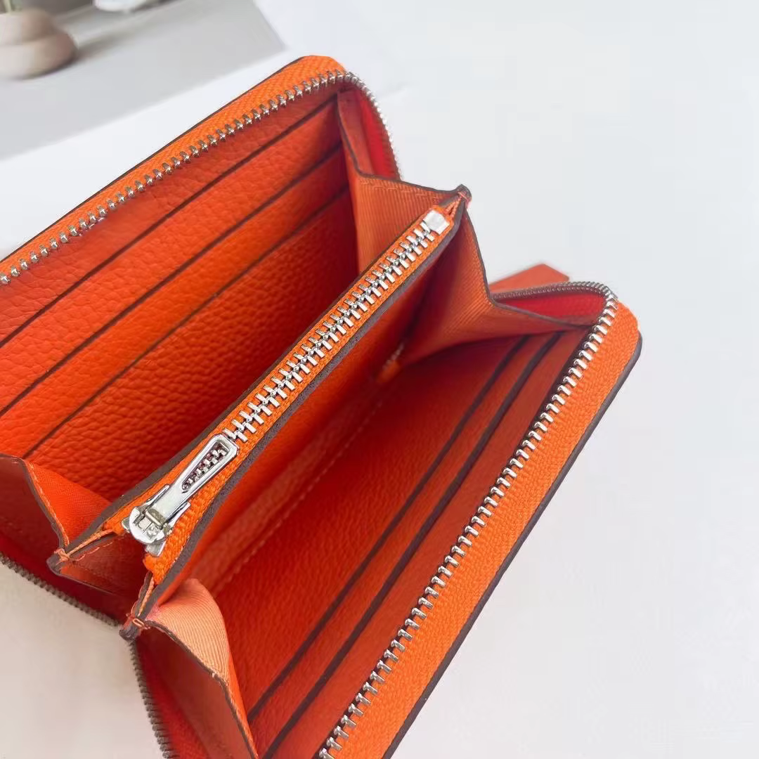 Conçu pour les porte-cartes en cuir véritable – méticuleusement fabriqué à partir de cuir Togo ou Ep
