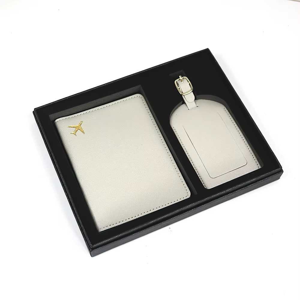 Ensemble de porte-passeport et étiquette de bagage personnalisés avec boîte cadeau, porte-passeport