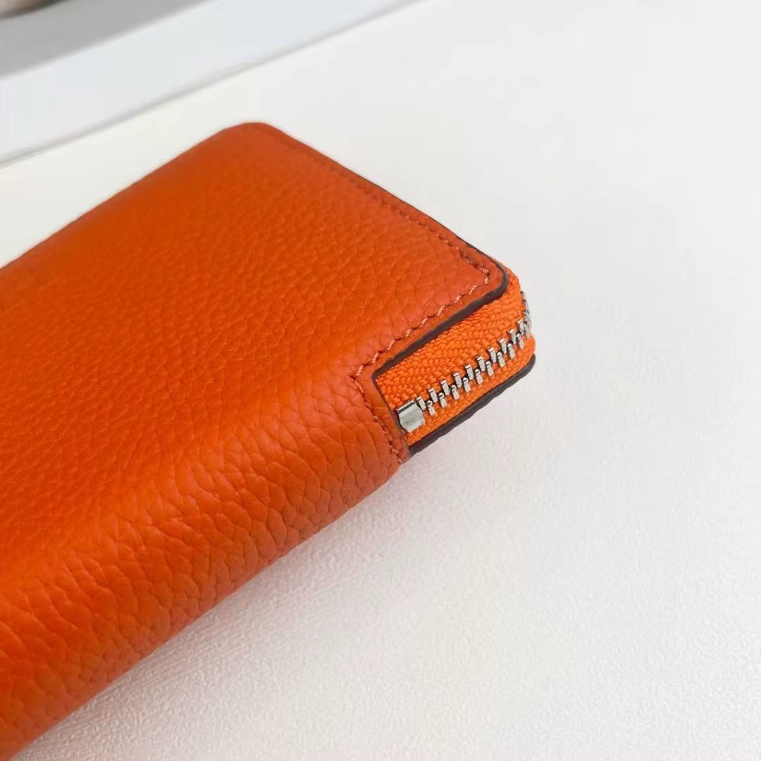 Conçu pour les porte-cartes en cuir véritable – méticuleusement fabriqué à partir de cuir Togo ou Ep