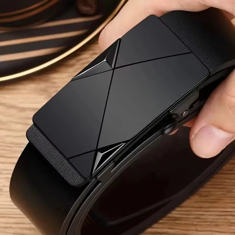 La ceinture intérieure sans dents pour hommes est décontractée, à la mode et simple. La ceinture à b