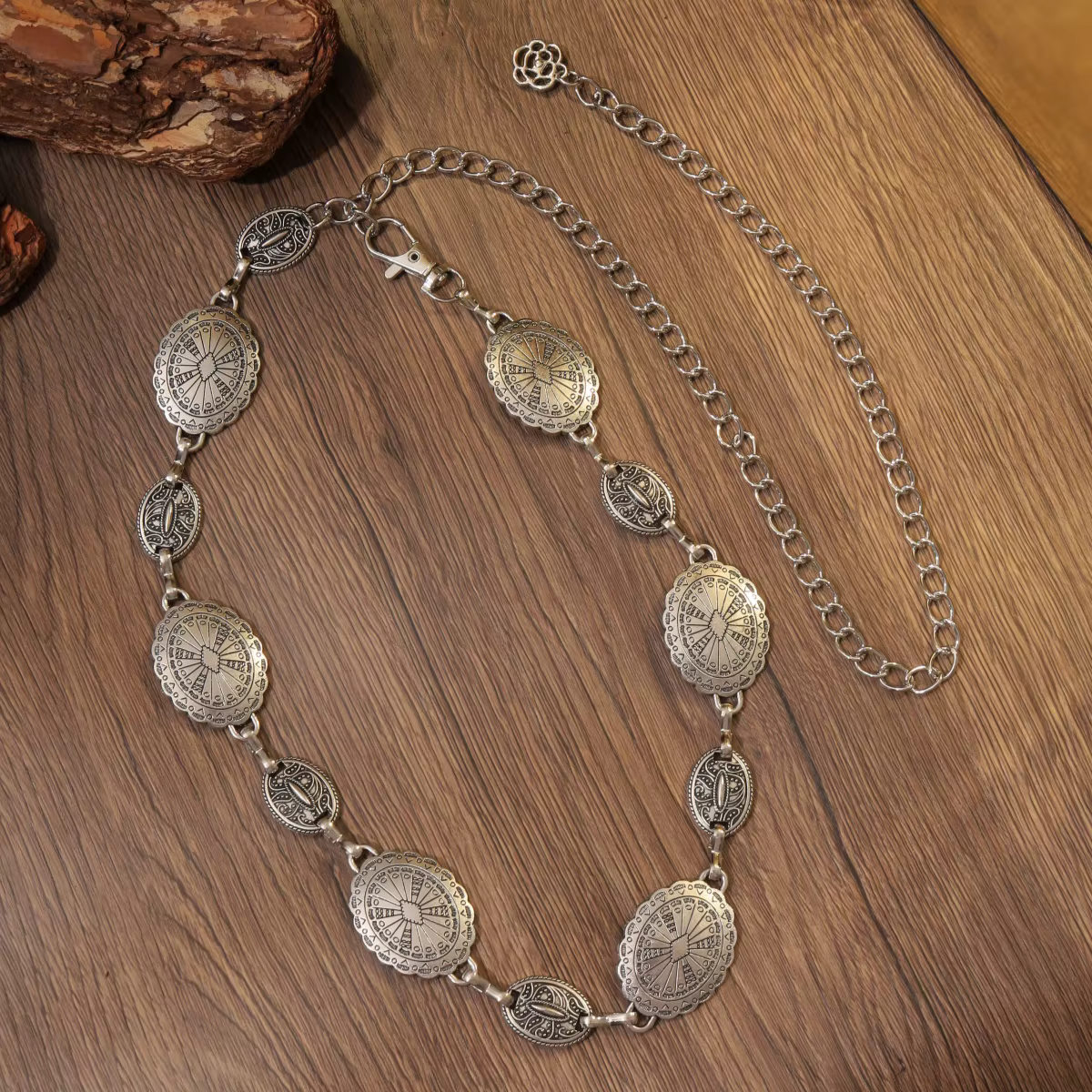 Ceinture en chaîne creuse de Style Boho, argent et or, ceinture de taille réglable avec incrustation en métal Vintage pour femmes, accessoires de bijouterie, 1 pièce