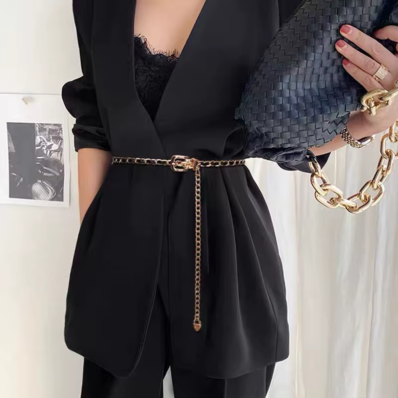 Ceinture chaîne en cuir dorée pour femme