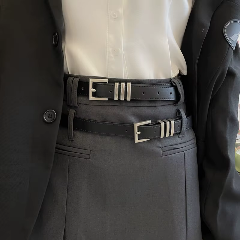 Ceinture fine noire élégante pour jeans et jupes