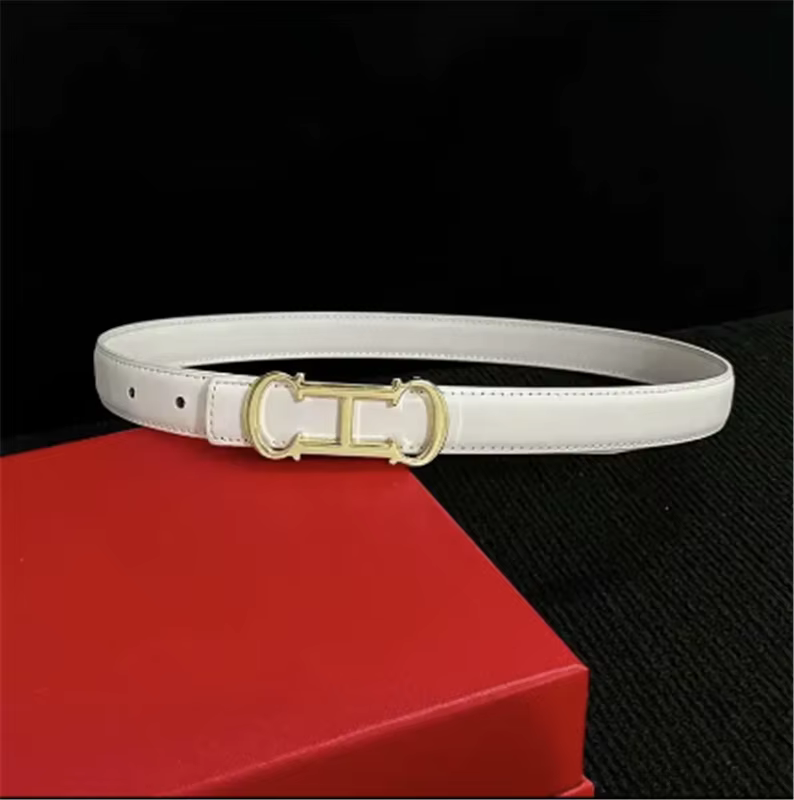 Ceinture pour femme de 25 mm de conception nouvelle avec une élégante boucle en lettres dorées