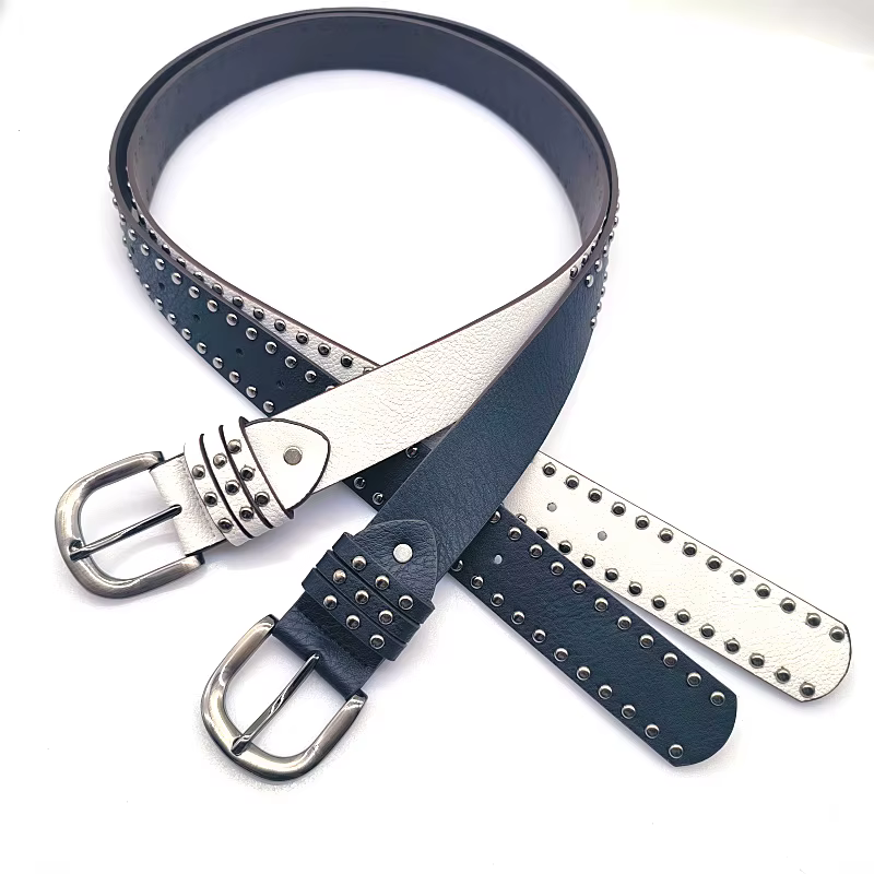 Ceinture en cuir cloutée avec boucle