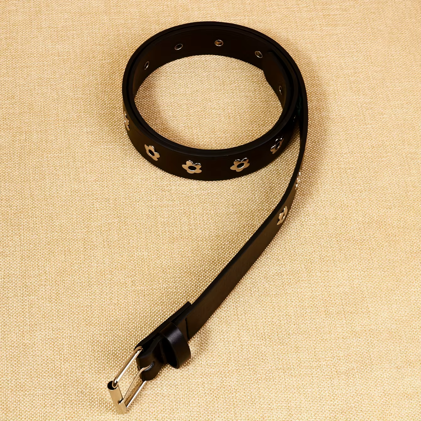 1 ceinture pour femme avec rivets floraux noirs de style Y2K