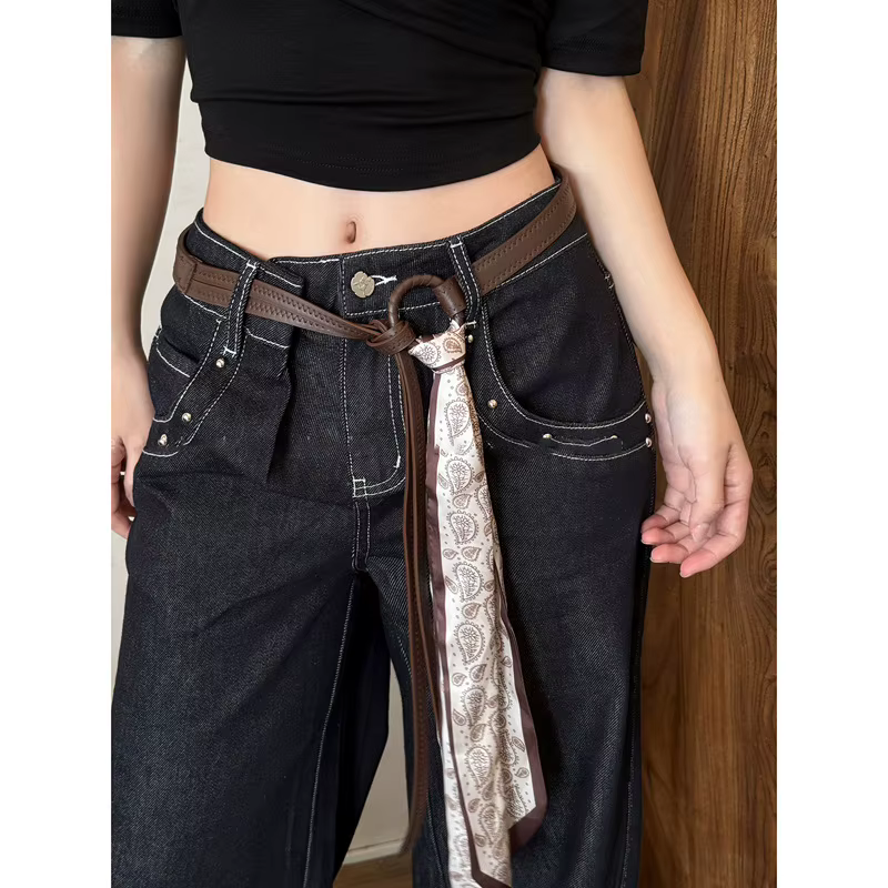 Écharpe-ceinture en soie rouge style vintage américain pour femme, accessoire de mode unique et tendance, idéal pour le quotidien, les soirées, les cadeaux ou un look chic décontracté.