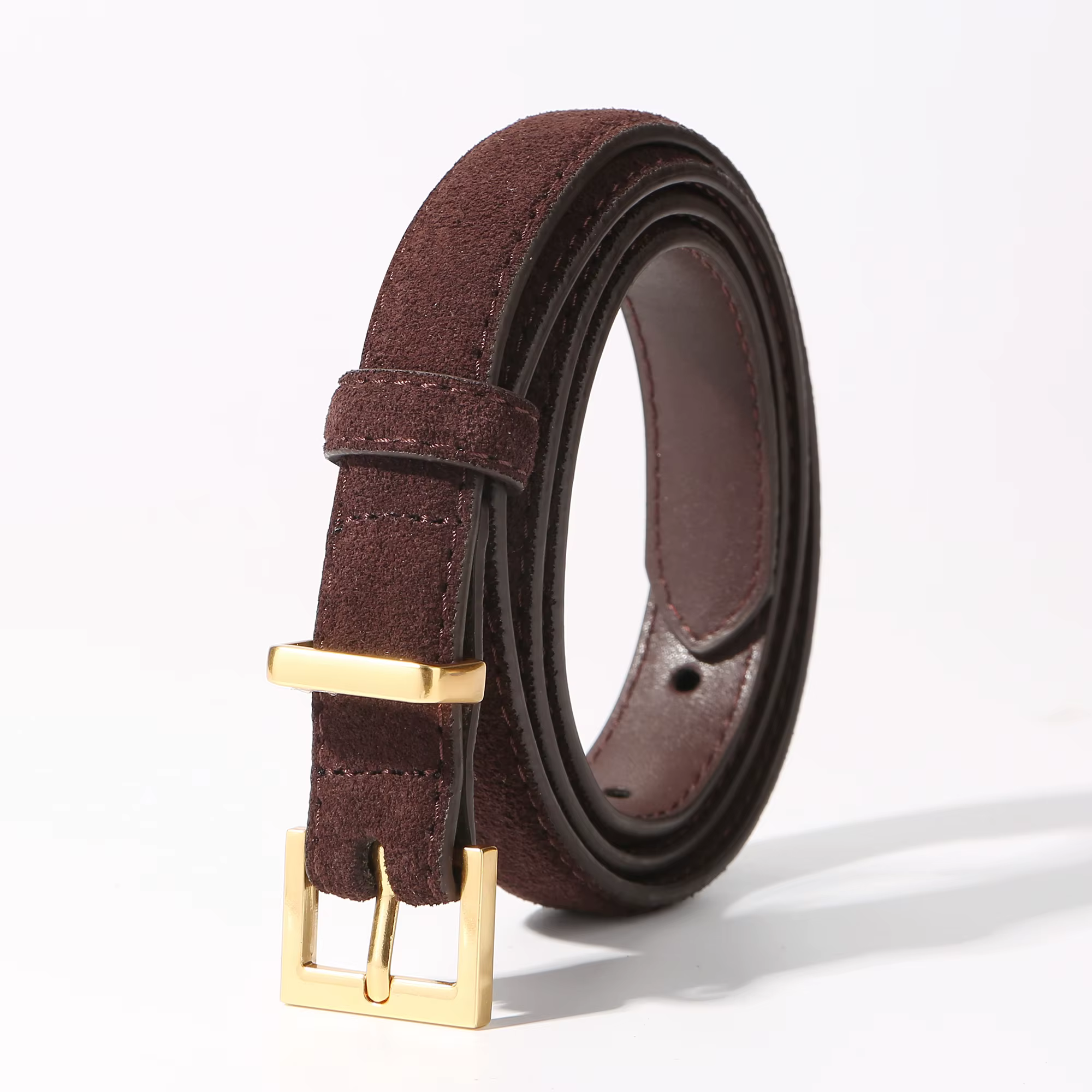 Ceinture en cuir suédé bordeaux pour femme avec boucle dorée