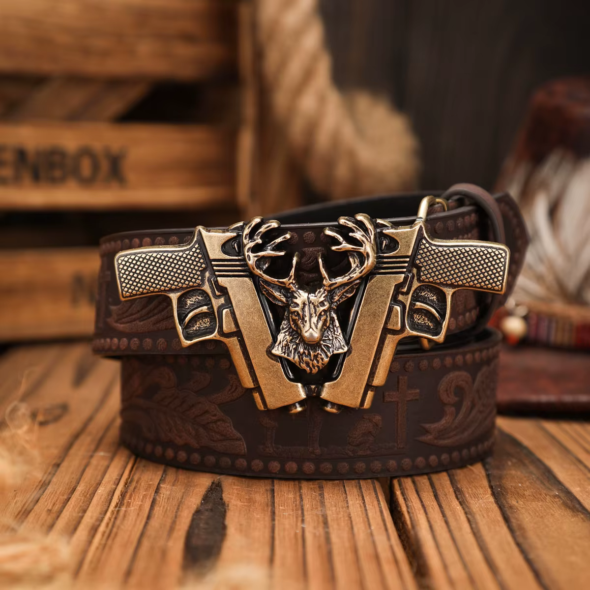 Une ceinture en PU à boucle de style occidental adaptée aux hommes et aux femmes