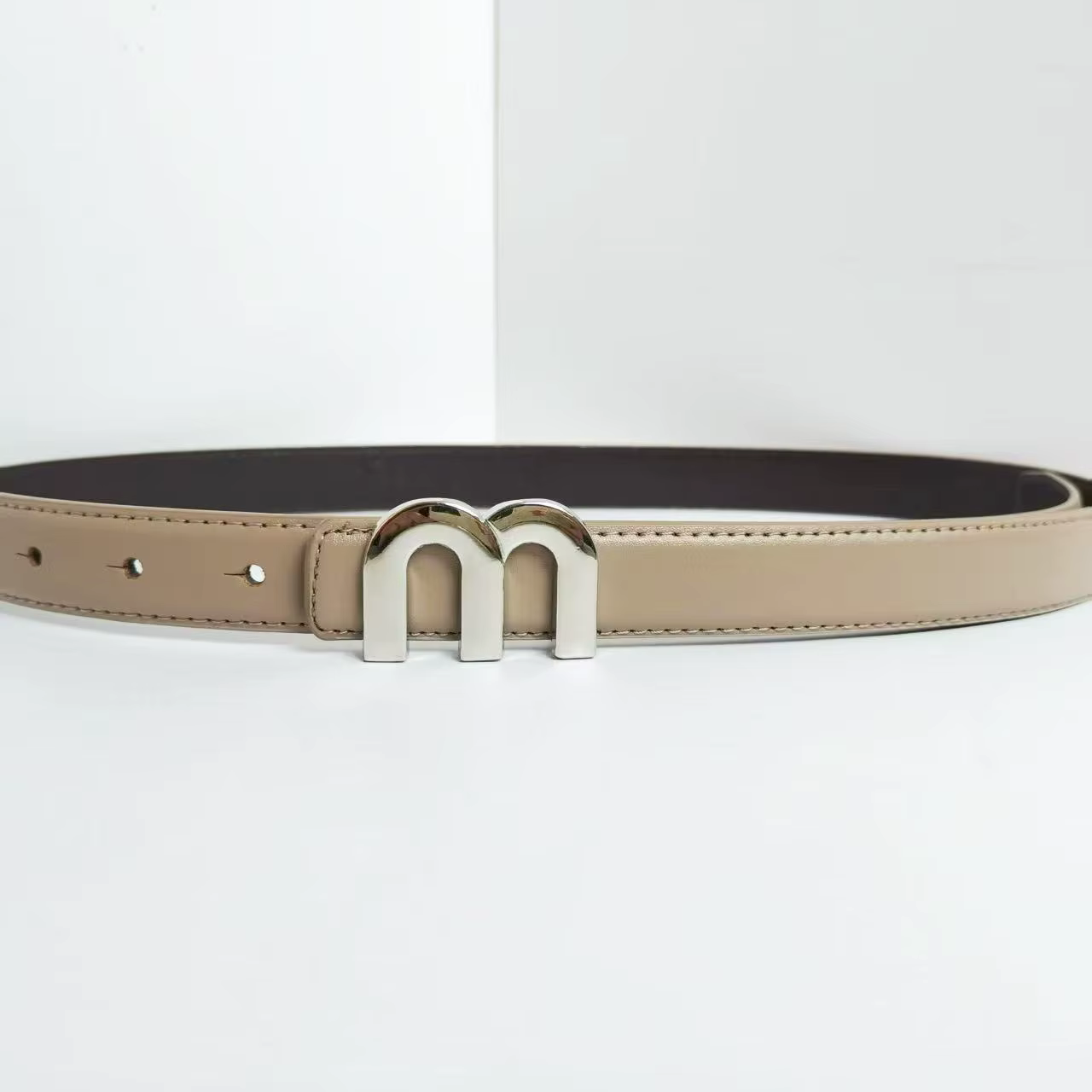 Ceinture pour femme M. Boucle argentée de haute qualité