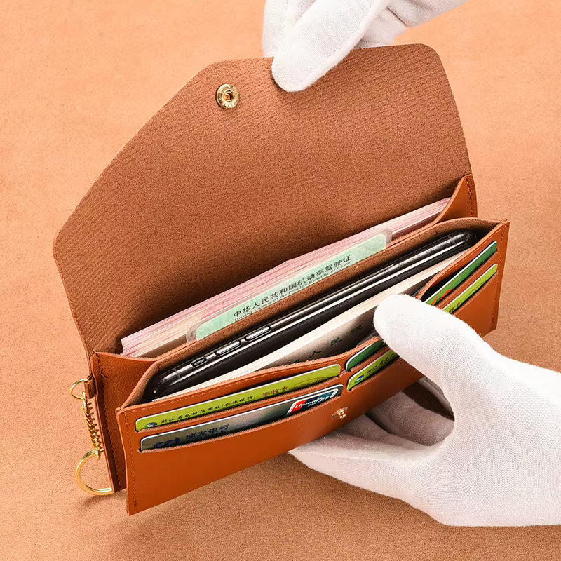 Pochette portefeuille longue en cuir souple pour femmes