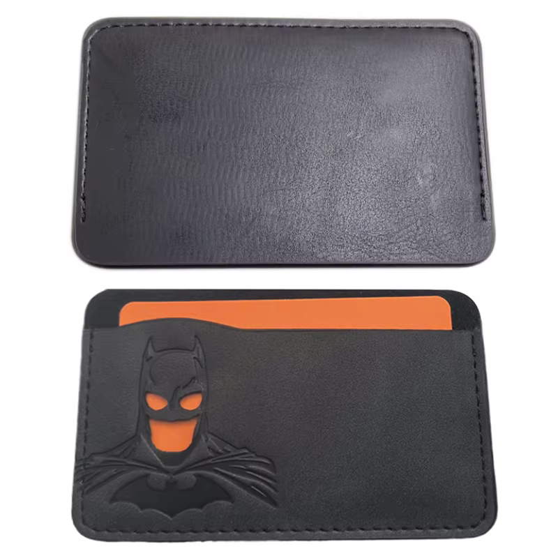 Porte-carte d'identité en cuir personnalisé avec motif de masque de super-héros