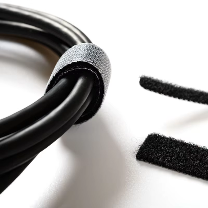 Sangles Velcro noires largeur 20mm attaches zippées en Nylon