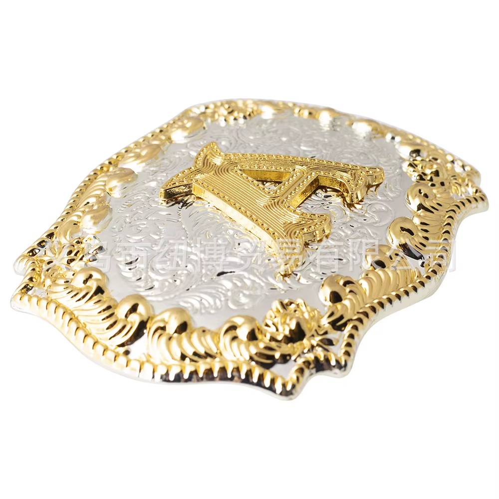 Ceinture avec Lettres Sculptées Dorées