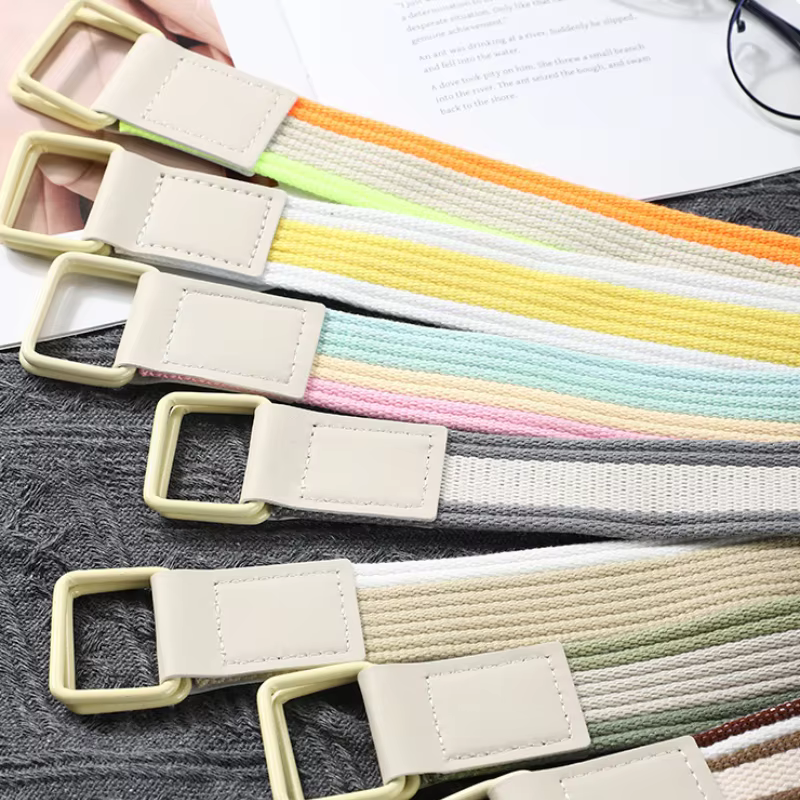 Ceinture en cuir rayée tendance et élégante