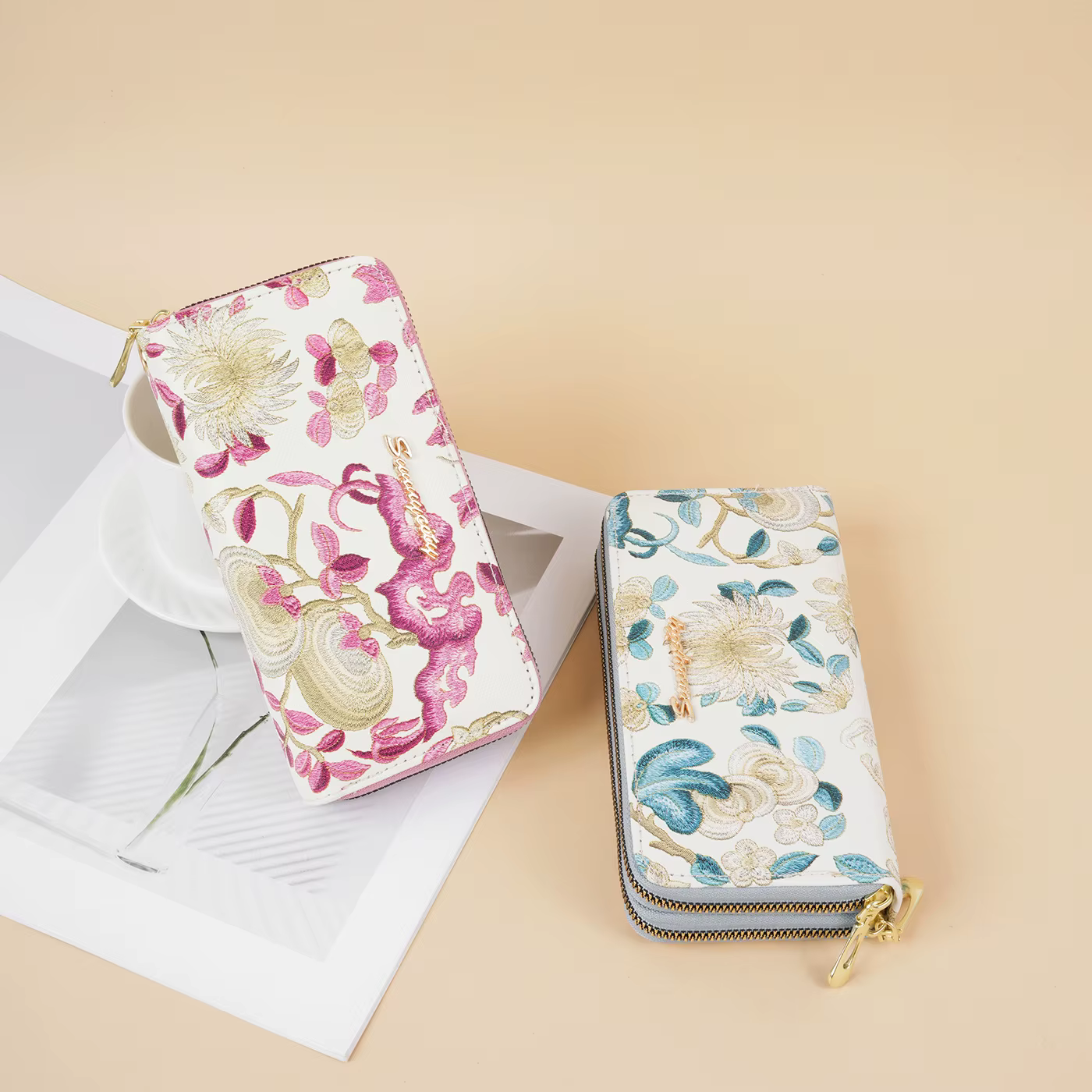 Portefeuille long vintage à broderie florale pour femme