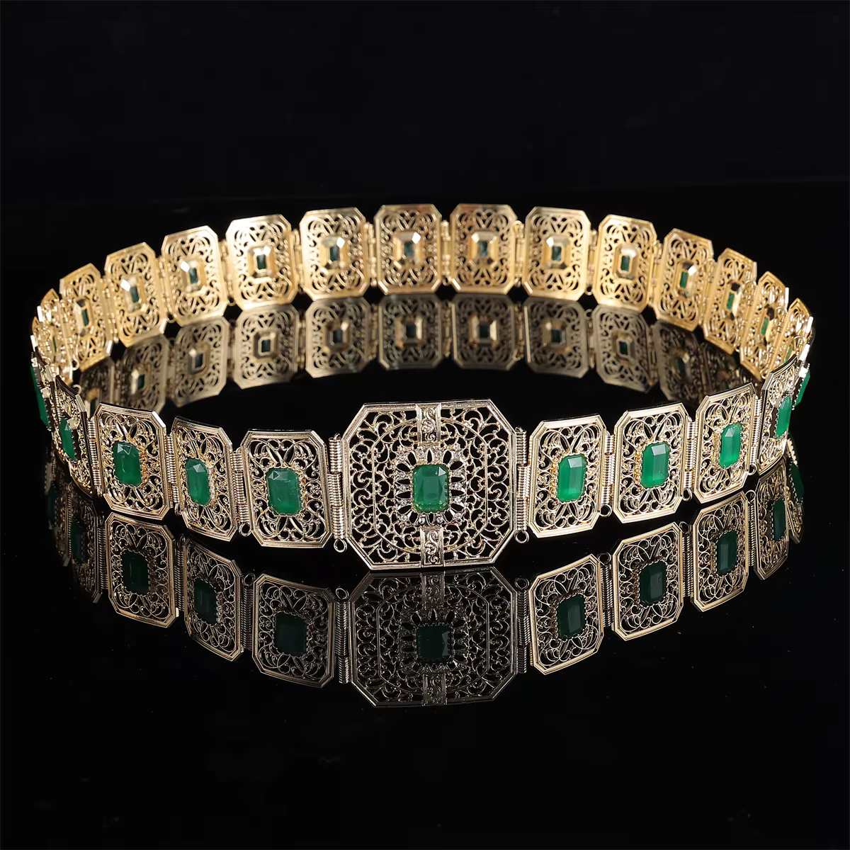 Une luxueuse ceinture pour femme en alliage