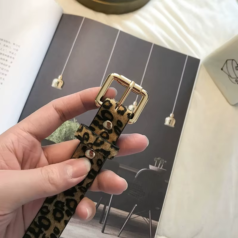 Ceinture fine à motif serpent avec boucle carrée léopard