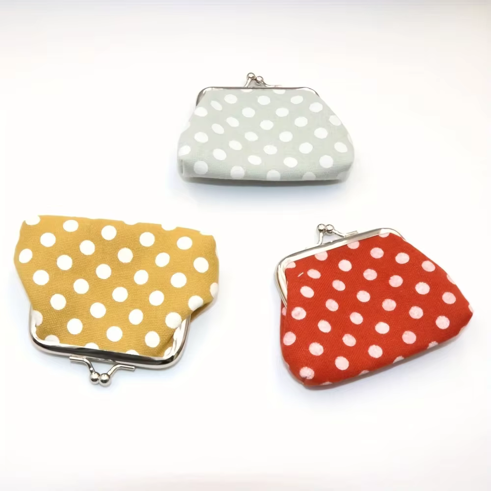 Porte-monnaie à pois avec fermeture à verrouillage