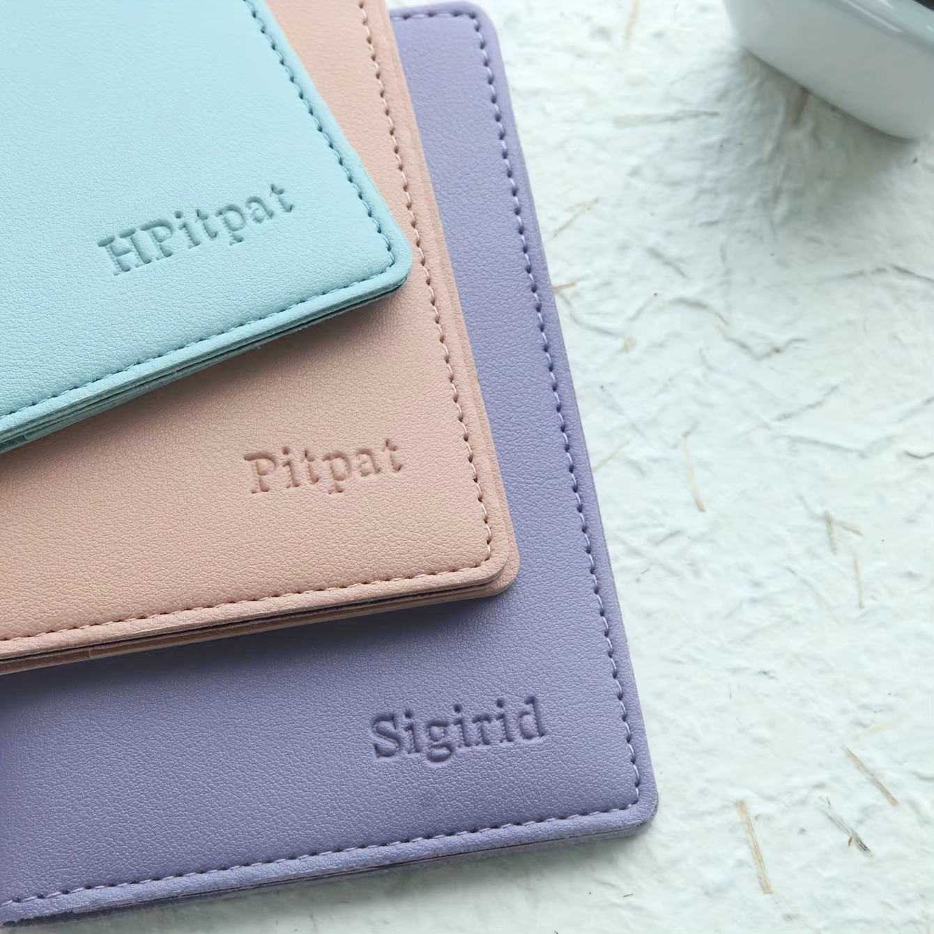 Couverture de passeport personnalisée en cuir PU - Portefeuille de voyage avec nom personnalisé Nouveau support