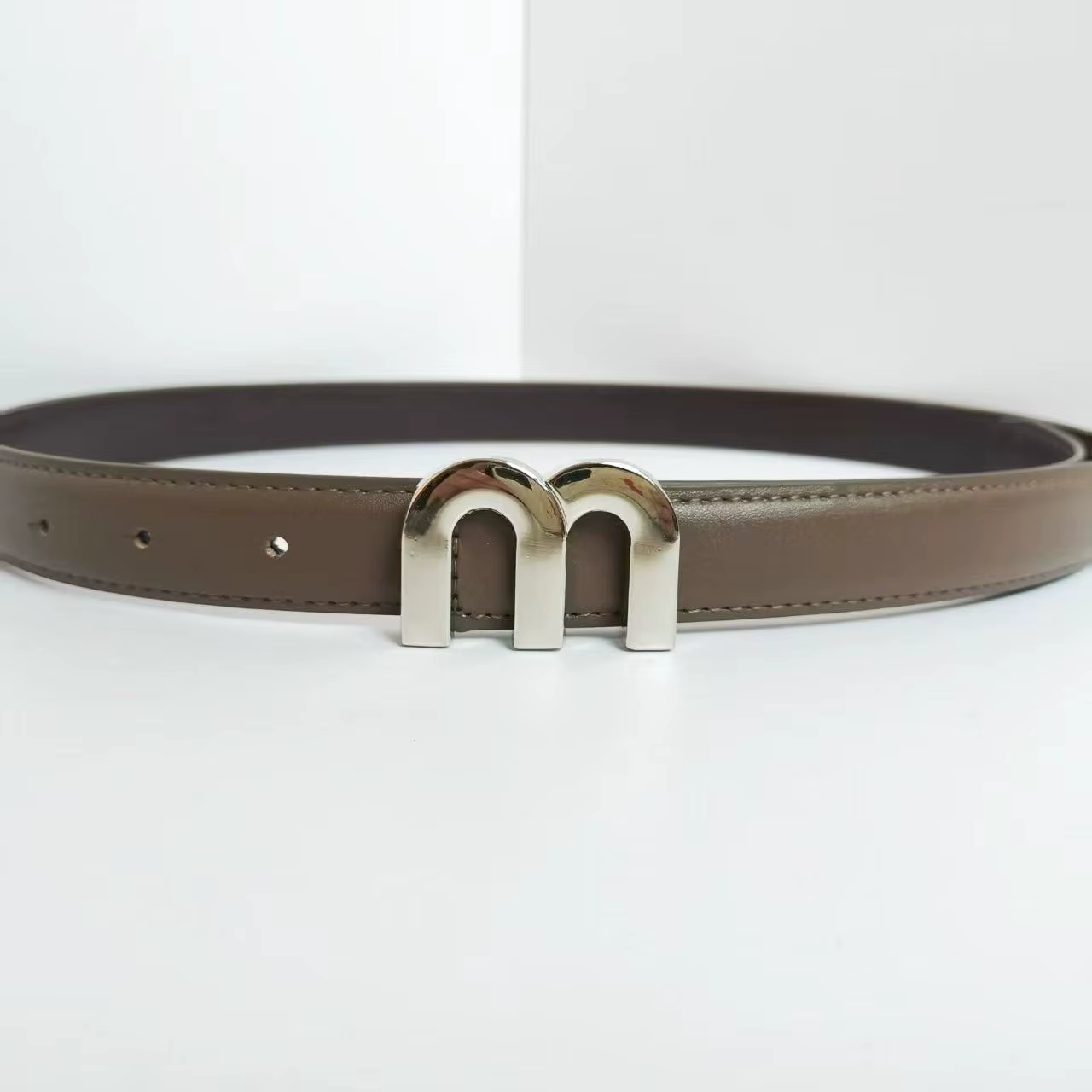 Ceinture pour femme M. Boucle argentée de haute qualité
