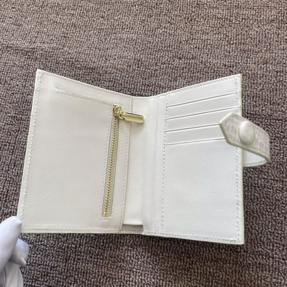 Portefeuille pour femme en cuir de crocodile blanc de l'Himalaya