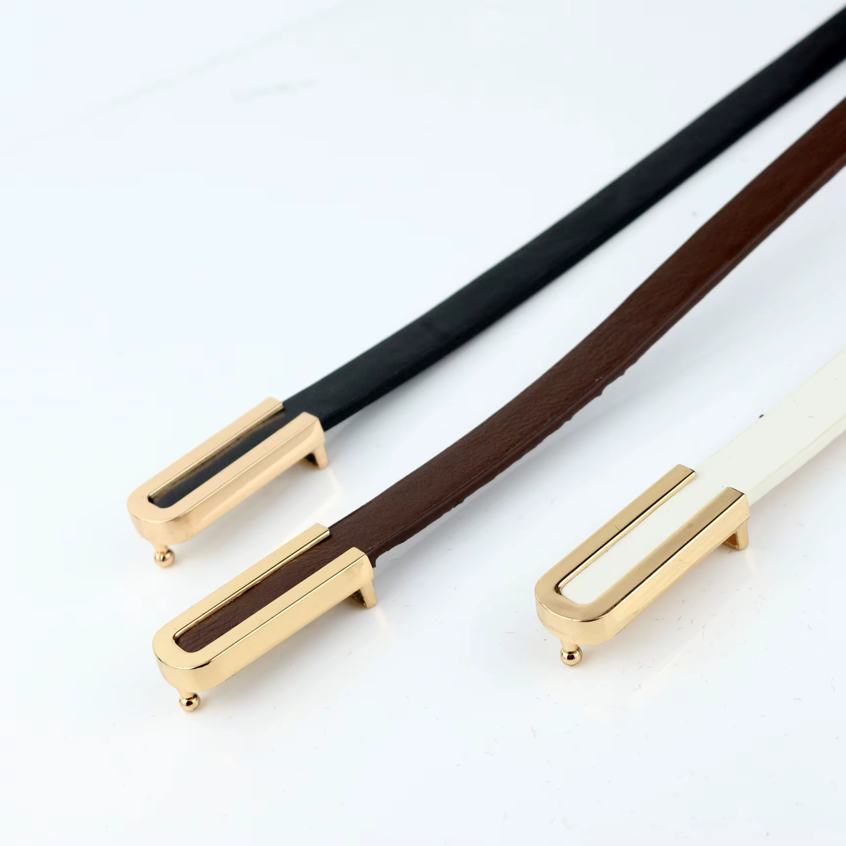 Ceinture fine en cuir noir pour femmes