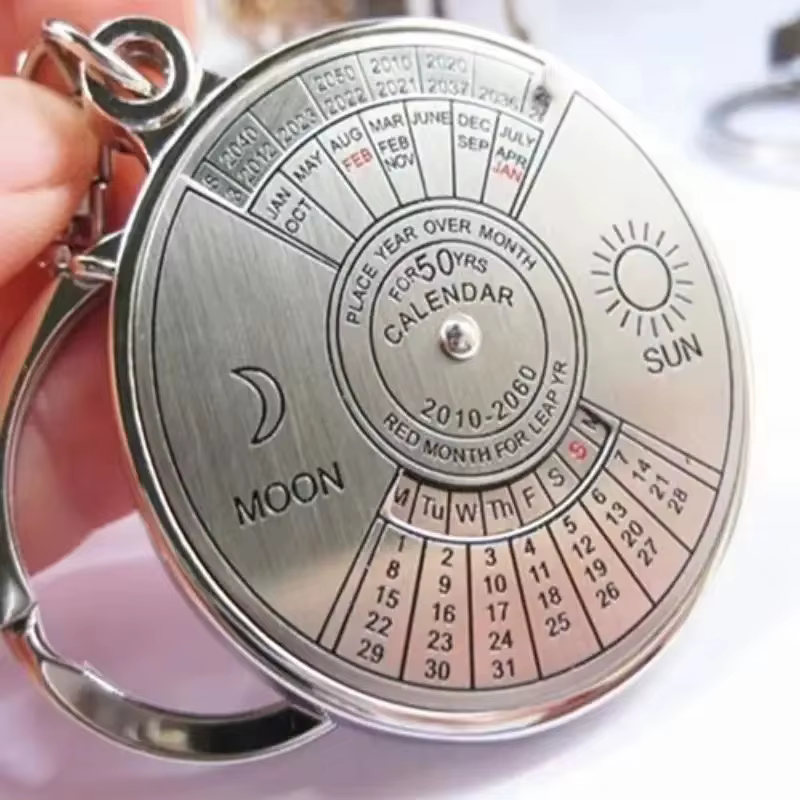 Porte-clés Calendrier Perpétuel Rotatif 50 Ans – Anneau de Clés Créatif en Alliage pour Hommes et Femmes