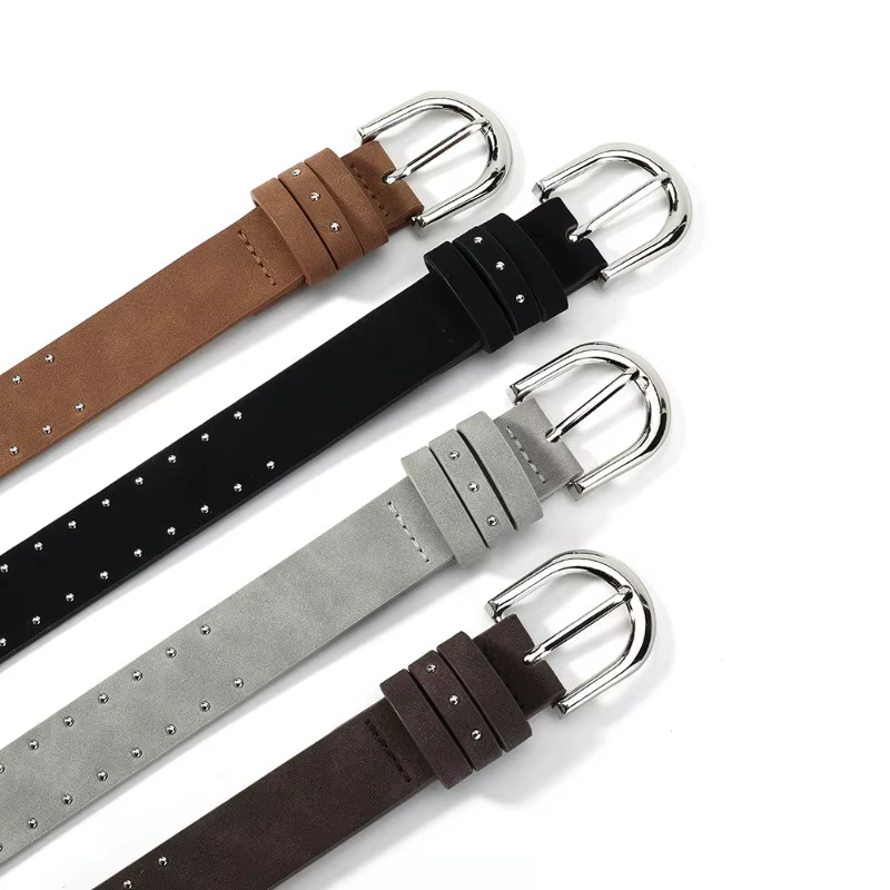 Ceinture élégante en daim cloutée avec boucle