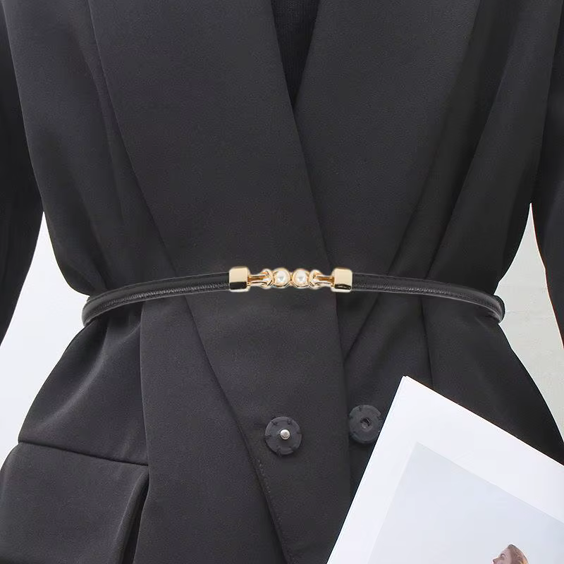 Ceinture fine polyvalente et sophistiquée pour femme avec boucle