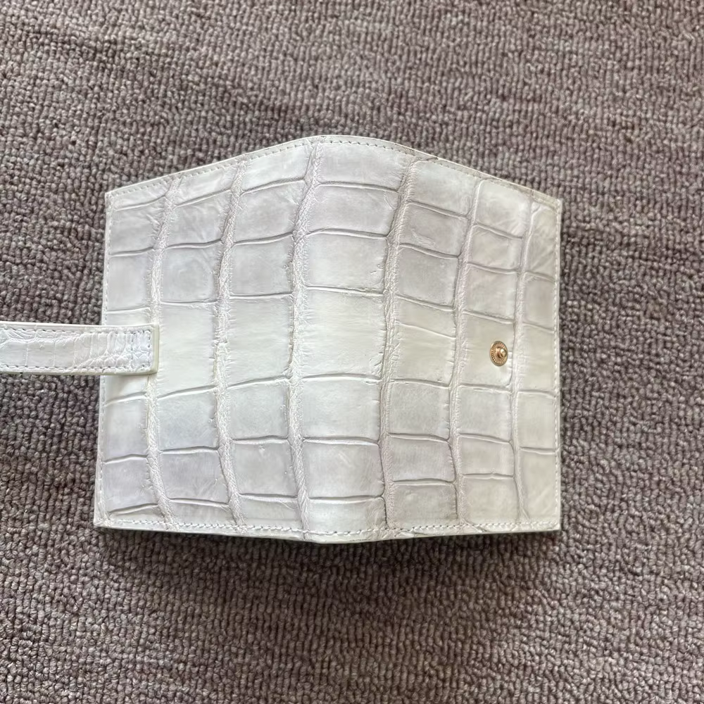 Portefeuille pour femme en cuir de crocodile blanc de l'Himalaya