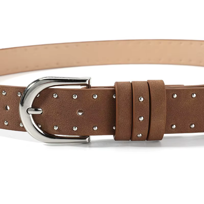 Ceinture élégante en daim cloutée avec boucle