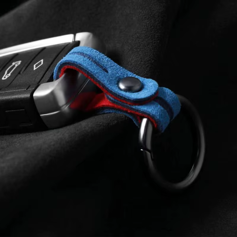 Porte-clés en métal, cuir et daim pour voiture