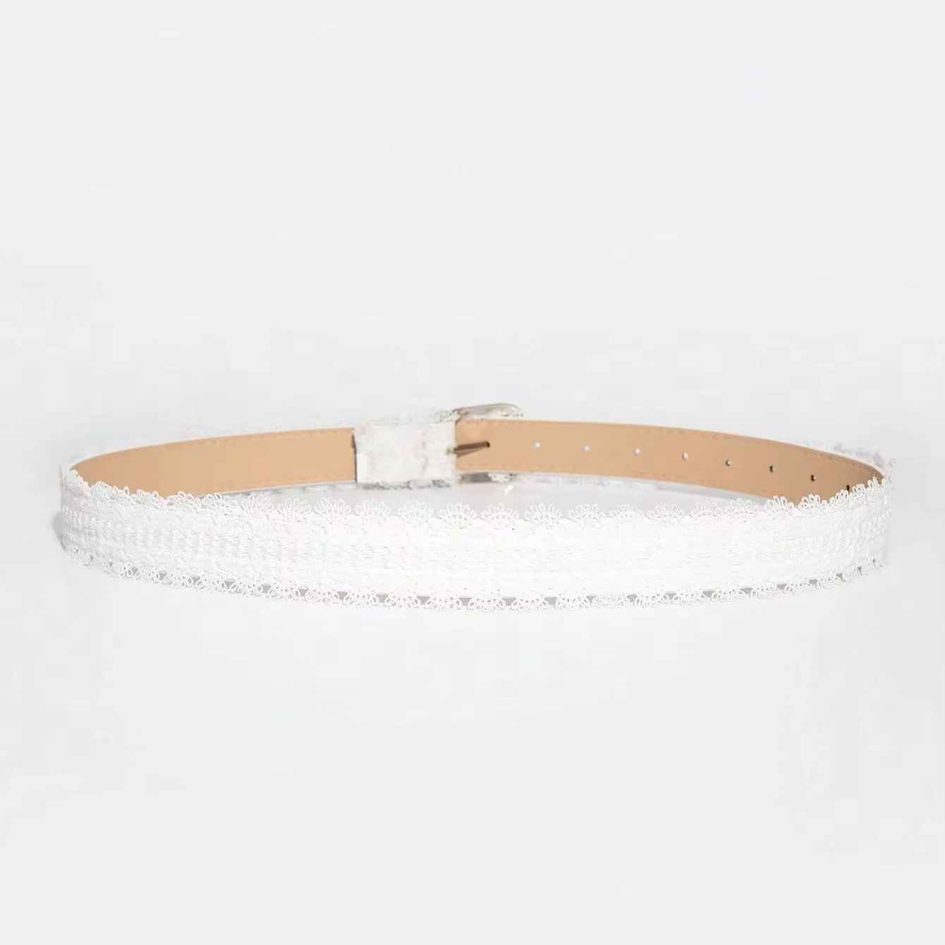 Ceinture en dentelle blanche de style délicat pour femme