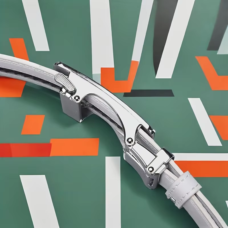 Ceinture en cuir pour homme avec boucle automatique en alliage de style racing, cadeau idéal pour une tenue professionnelle, parfait pour la fête des pères ou un anniversaire
