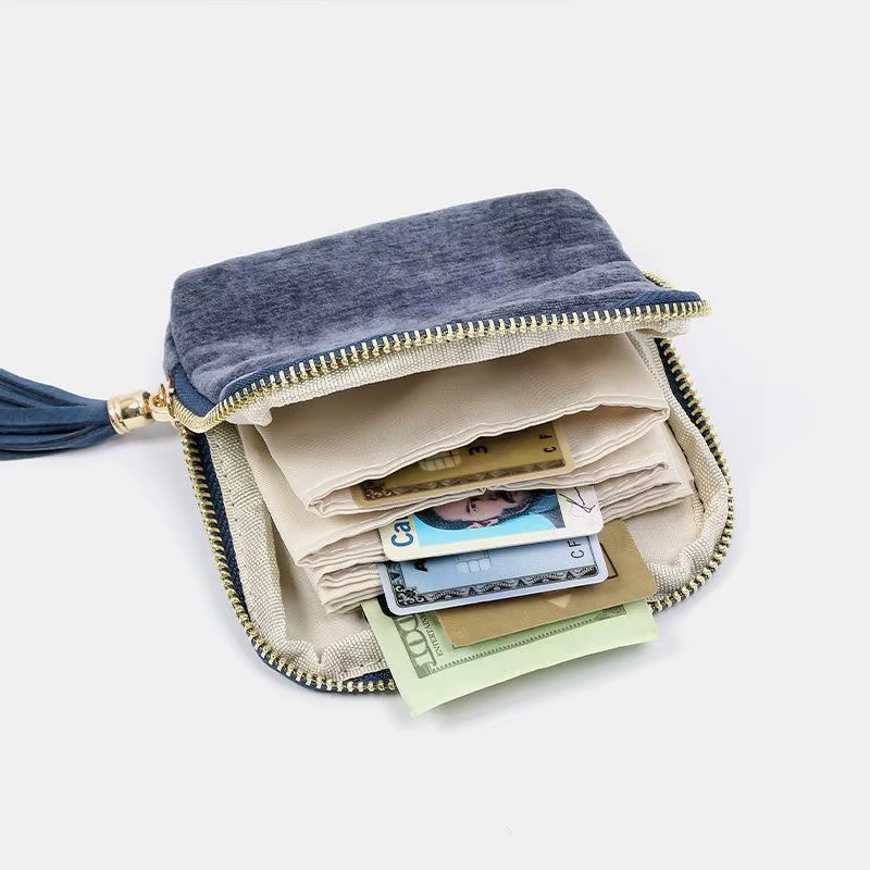 Mini porte-monnaie en velours avec fermeture éclair dorée et pompon