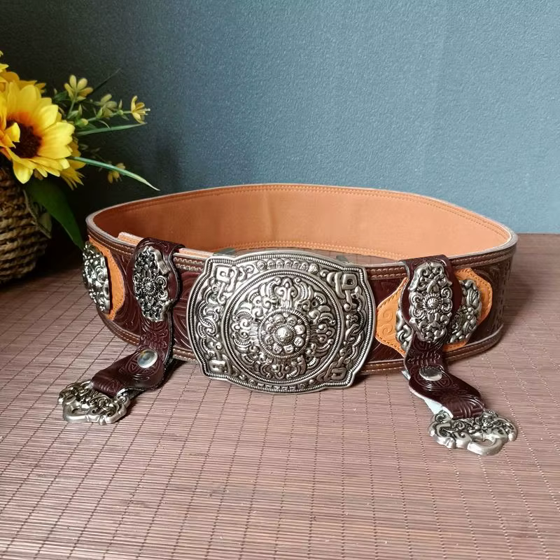Ceinture en cuir de vache pur de style rétro pour hommes mongols avec un style ethnique