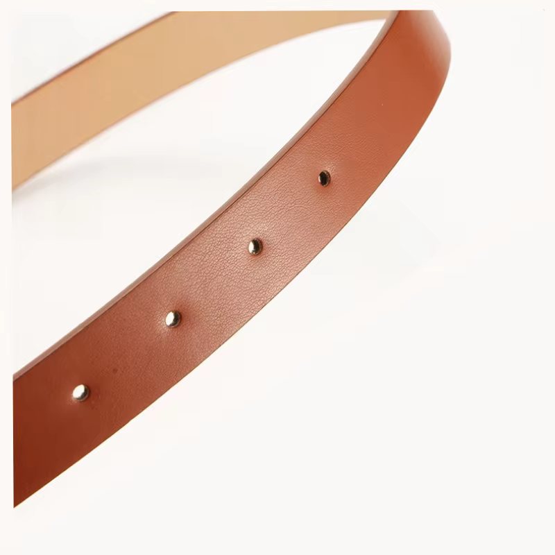 Ceinture pour femme haut de gamme à la mode avec boucle dorée gravée