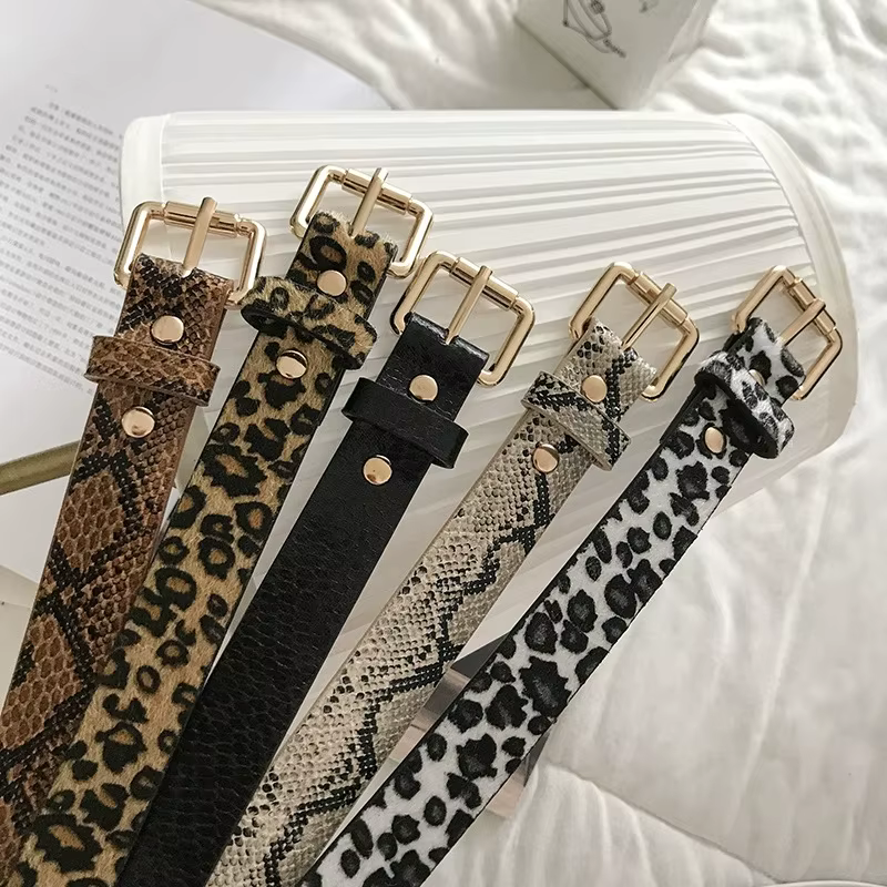 Ceinture fine à motif serpent avec boucle carrée léopard