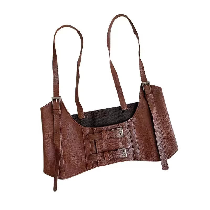 Une ceinture décorative pour femme avec une large