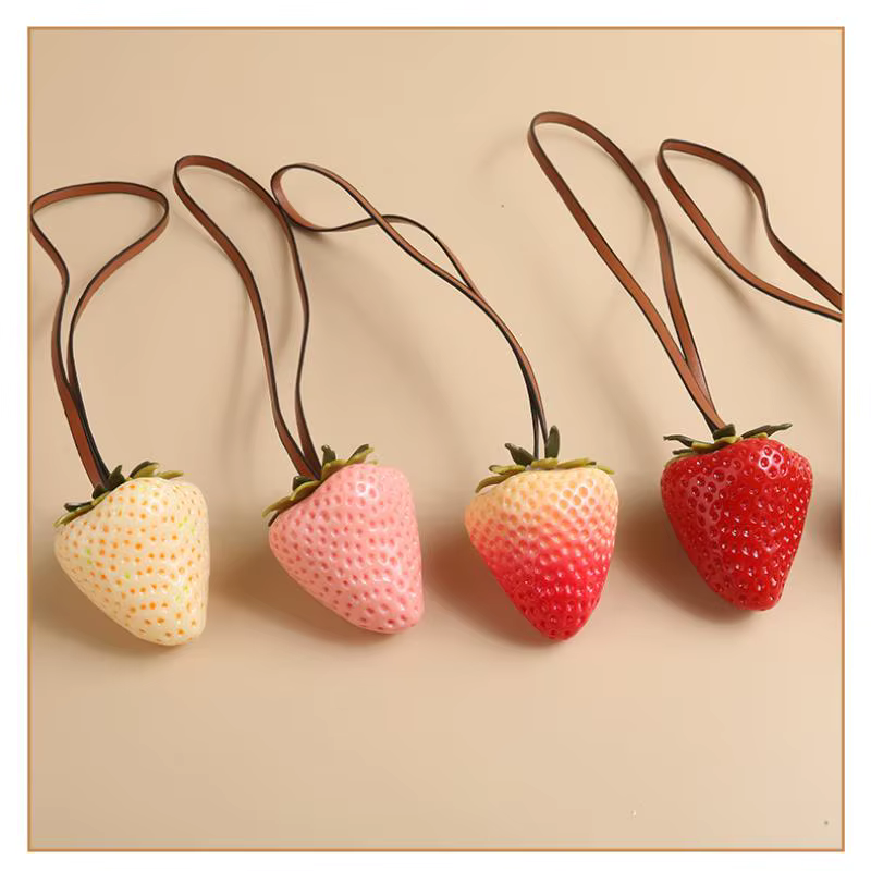 ☂ Porte-clés amusant en résine imperméable en forme de fraise, design 3D, fait main, décoration de voiture, accessoires pour filles