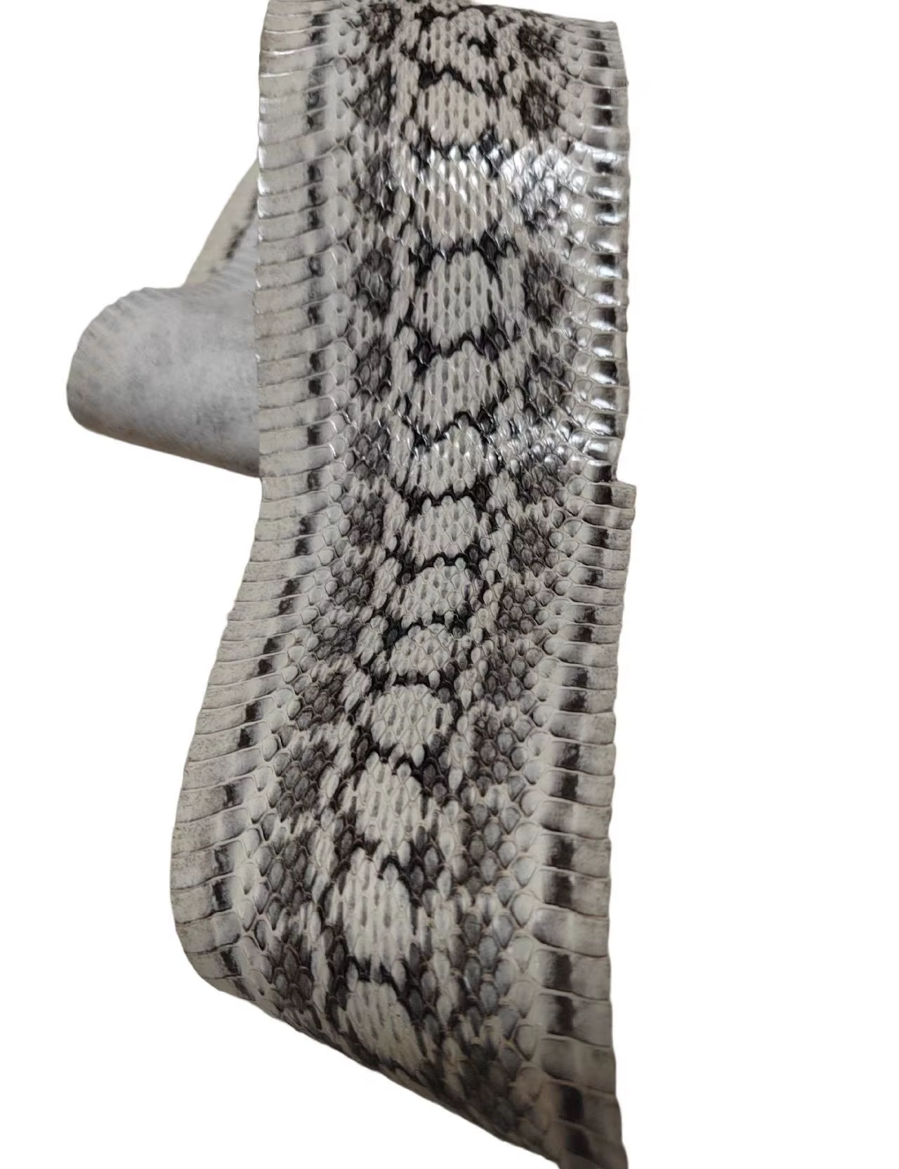 Cuir de serpent naturel non teint noir et blanc de 110 cm de long pour ceinture